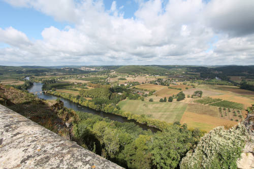 vue de la vallée de la Dordogne avec la rivière 